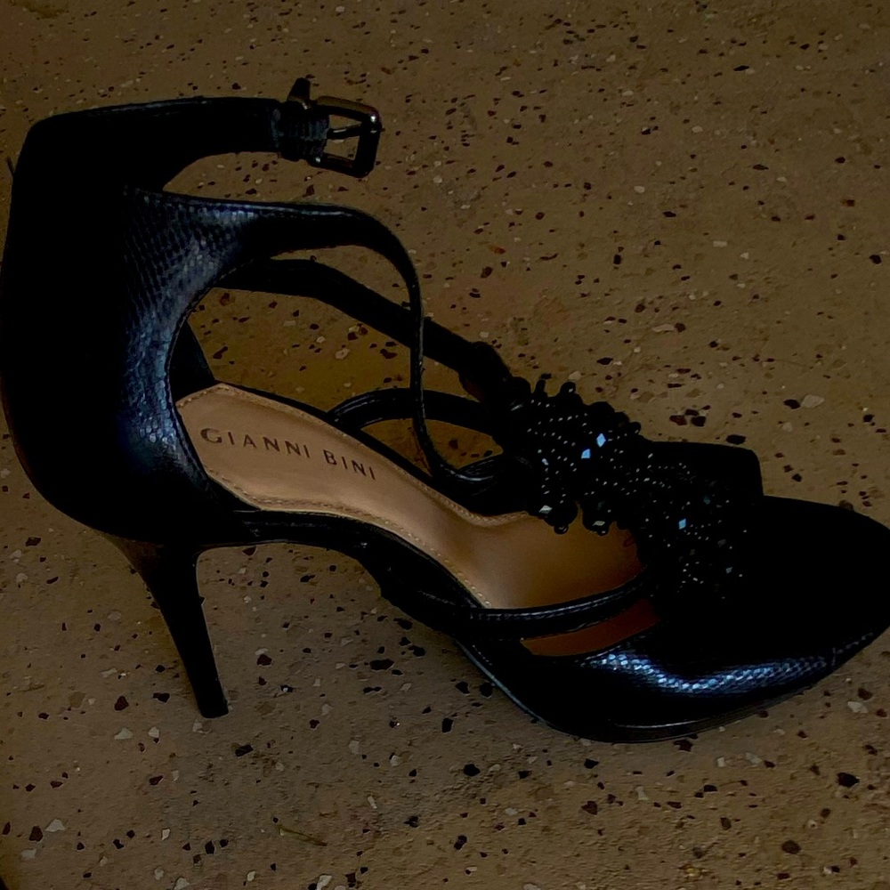 Ladies shoes